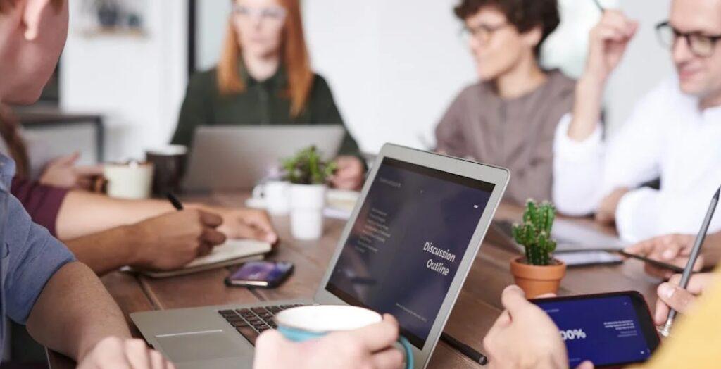 Business_Meeting_in_the_room Business_Meeting_in_the_room