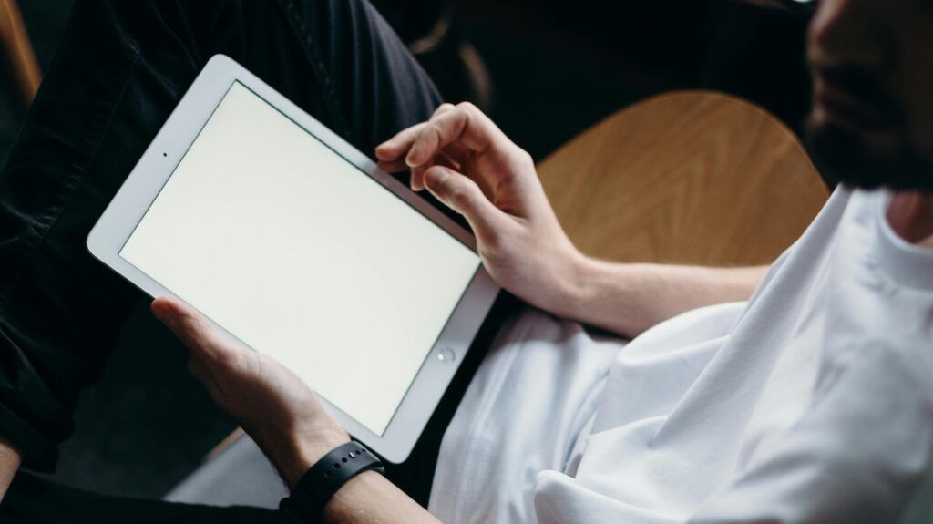 A_Man_Holding_iPad