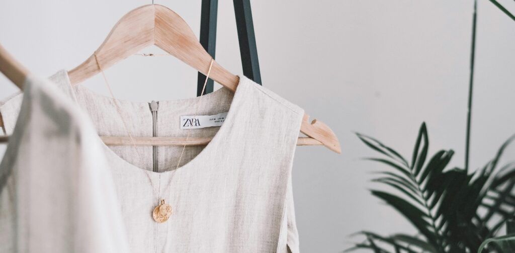 Close-Up_View_of_Zara_Dress_on_Hanger Close-Up_View_of_Zara_Dress_on_Hanger