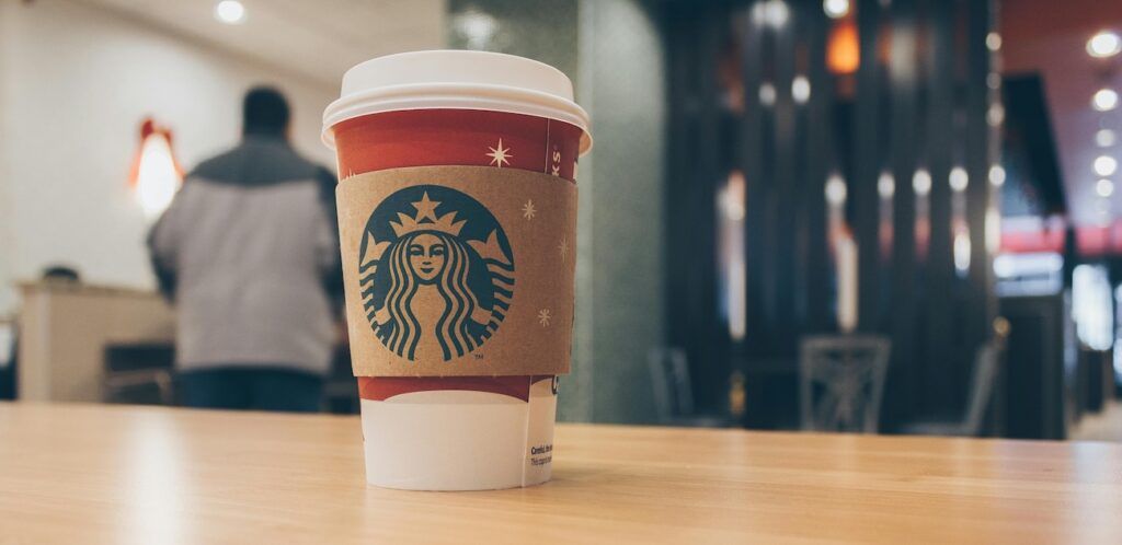 Starbucks_Paper_Cup_on_the_Table Starbucks_Paper_Cup_on_the_Table