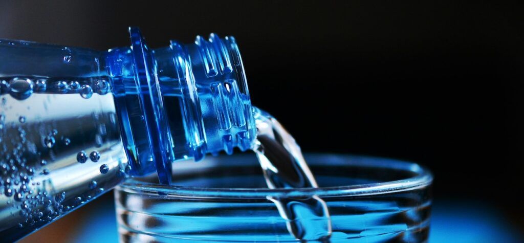 Pouring_Water_on_Glass