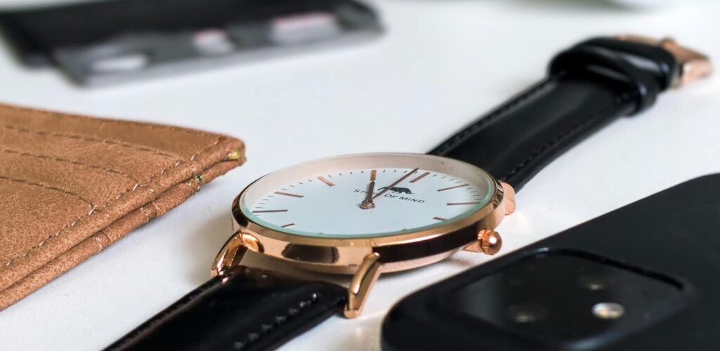 Wristwatch_with_Black_Leather_Strap