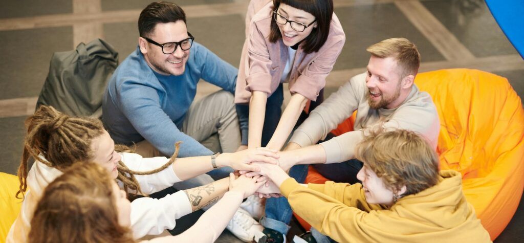 Photo_People_Holding_Each_Other's_Hands Photo_People_Holding_Each_Other's_Hands