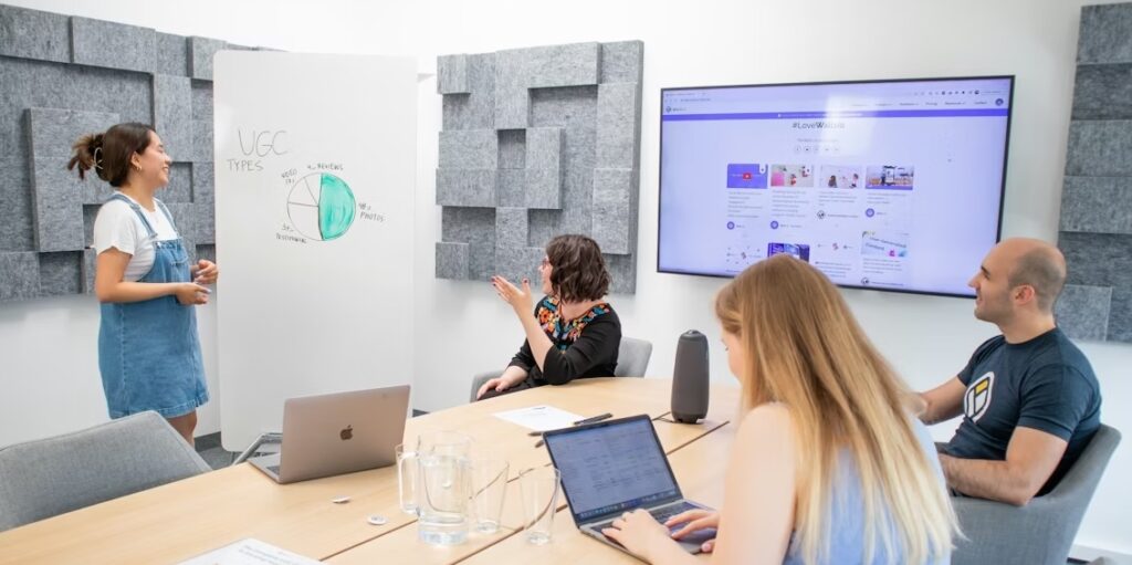 Content_Meeting_in_Office