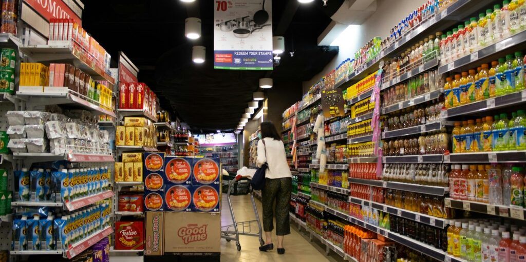 A_Woman_Shopping_in_Supermarket A_Woman_Shopping_in_Supermarket