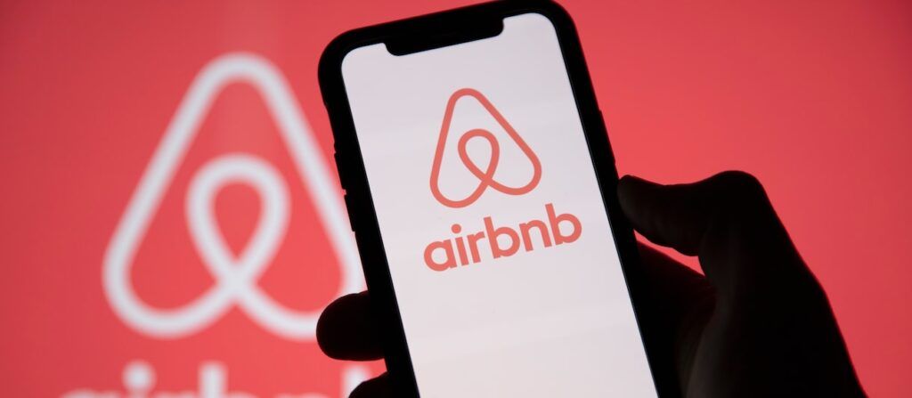 Airbnb_logo_on_app Airbnb_logo_on_app