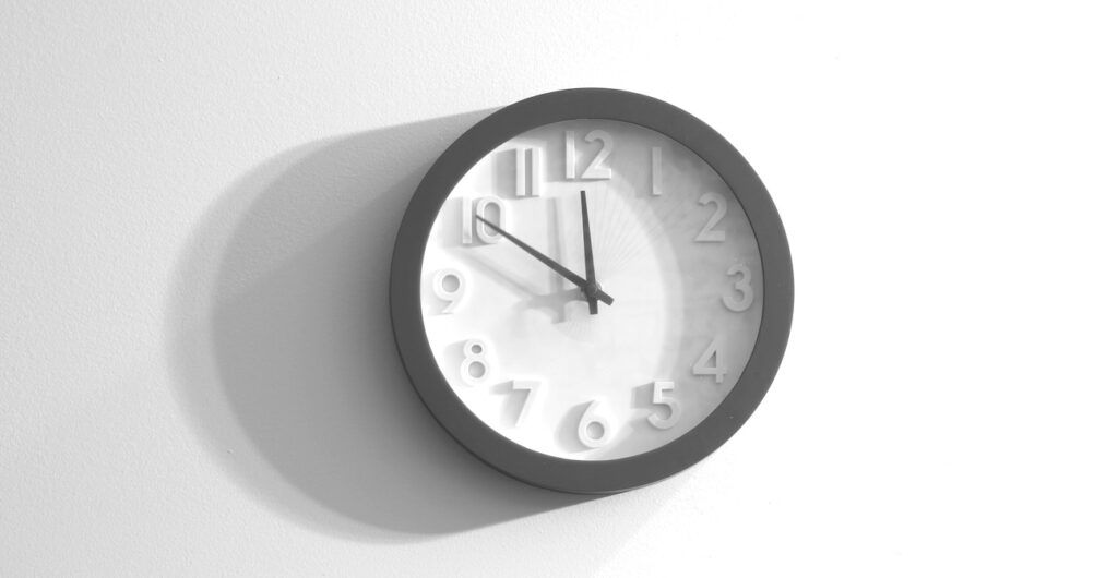 Clock_on_the_wall Clock_on_the_wall