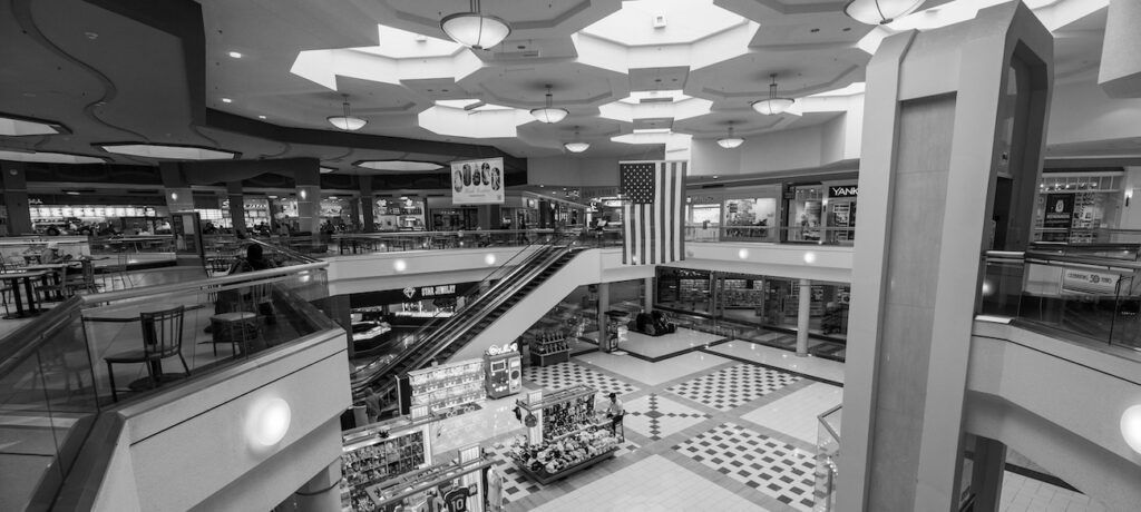 black&white_Indoor_shopping_mall black&white_Indoor_shopping_mall