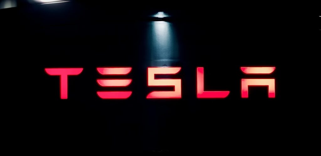 Tesla-Sign-in-the-Dark