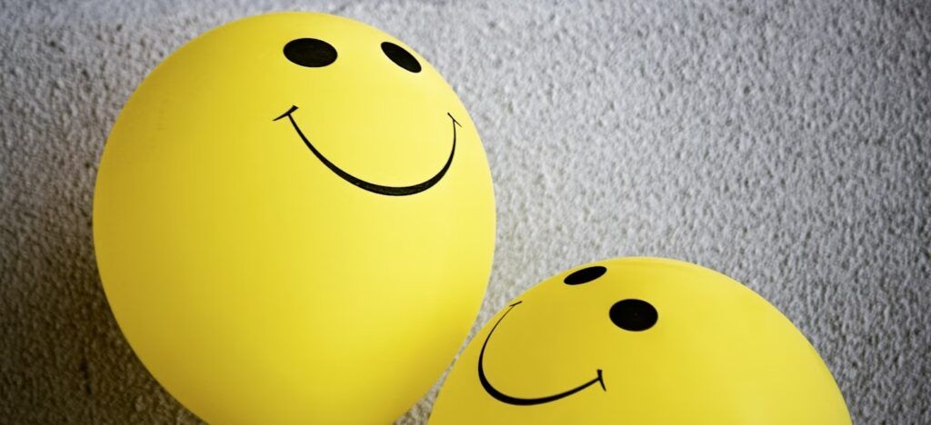 a-smiling-yellow-balloons