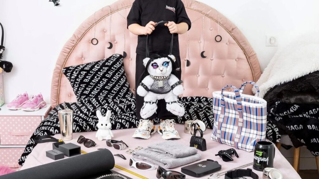 Balenciaga-Gift-Shop-Campaign