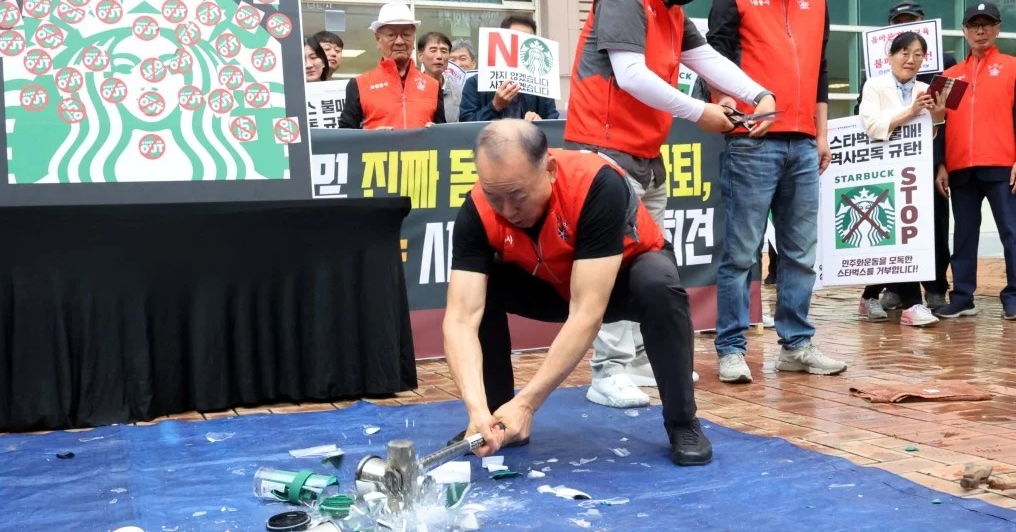 Starbucks Korea Tank Day Campaign Protest