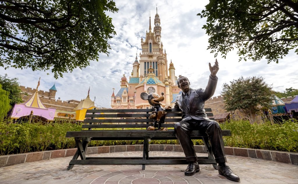 Dream-Makers-Statue-of-Walt-Disney Dream-Makers-Statue-of-Walt-Disney